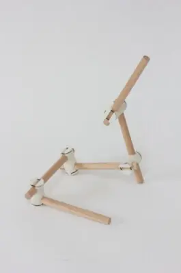 Construct Link: aufgestellte Figur aus Rundstäben