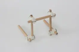 Construct Link: räumliches Gerüst aus Rundstäben und Spielsteinen
