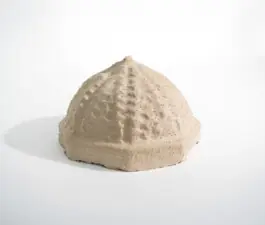 FibraForm: Hut aus Zellstoff-Pulp mit Ornamentik